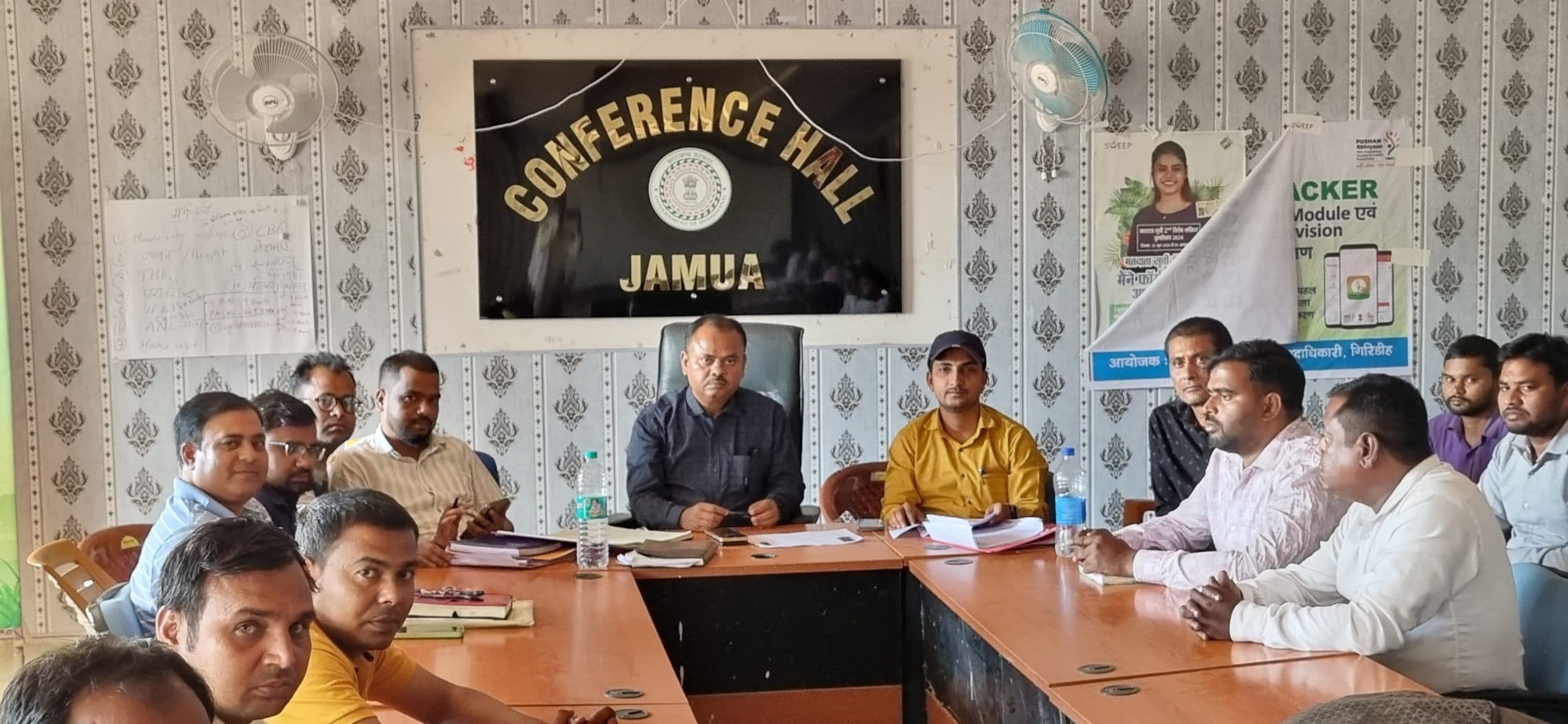 Giridih News: प्रखंड कर्मियों को योजनाओं में तेजी लाने का दिया निर्देश