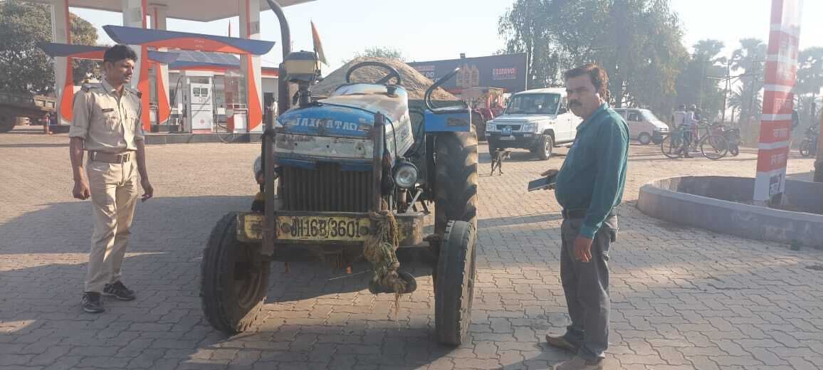 सीओ ने बिना कागजात के बालू लदा ट्रैक्टर किया जब्त