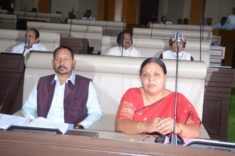 Political News : पाठ्यक्रम में शामिल होगा रोड सेफ्टी फीचर : दीपक बिरूआ