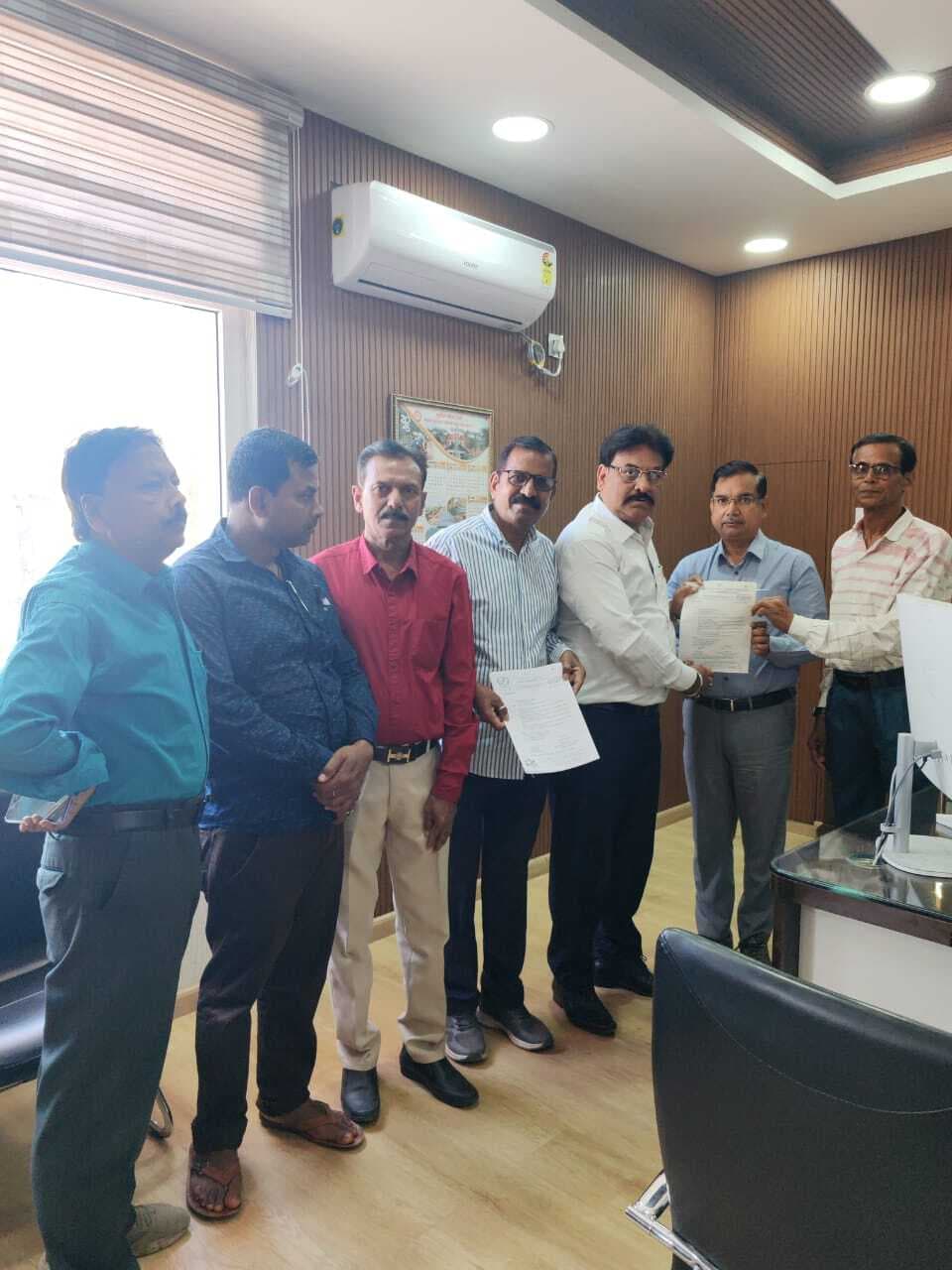 रेल क्षेत्र में कई मुख्य मांगों को ले शिष्ट मंडल ने सौंपा ज्ञापन