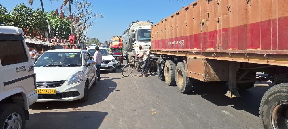 किसान की हत्या के विरोध में सड़क पर उतरे परिजन, एनएच-31जाम