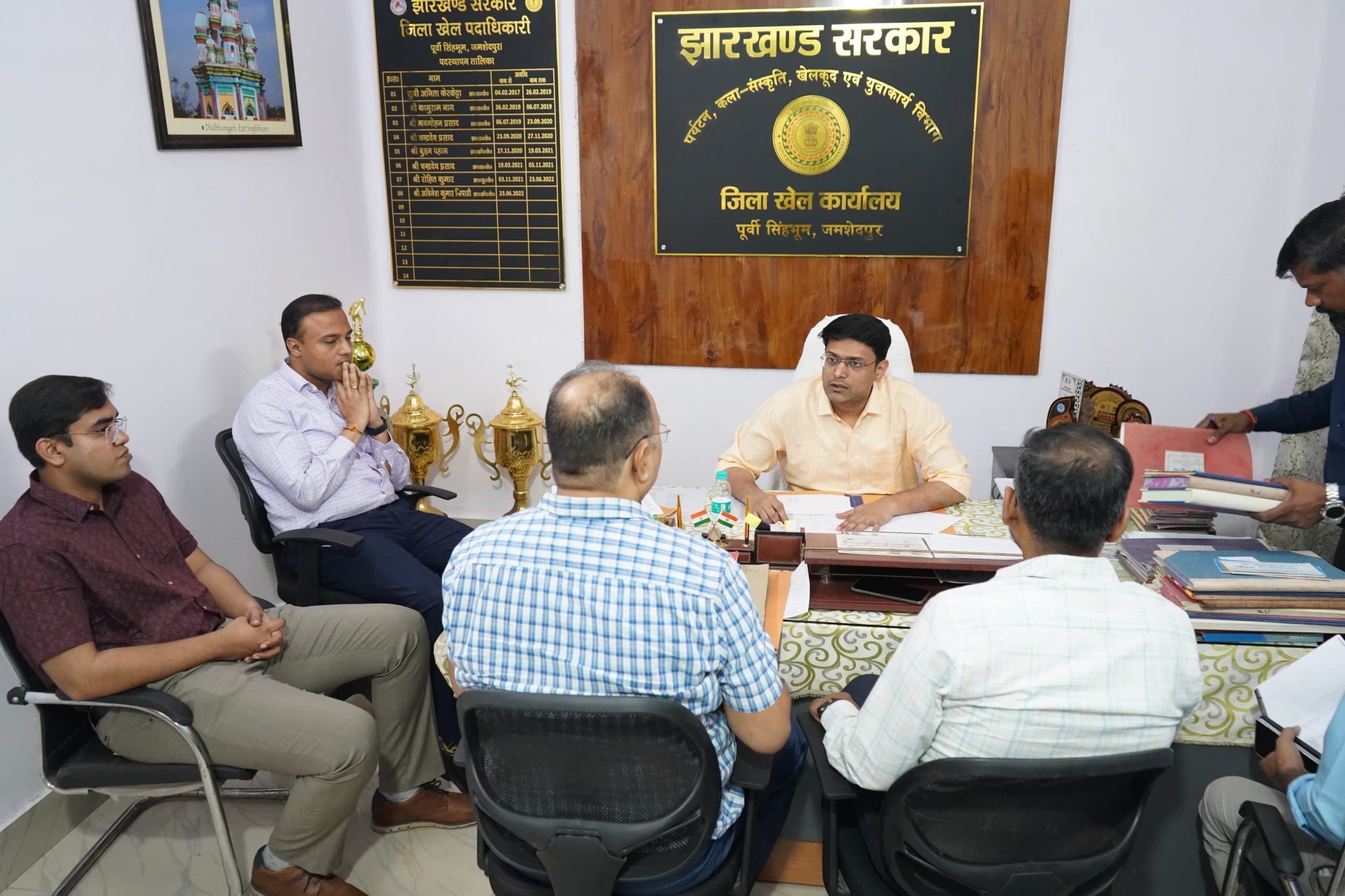 Jamshedpur News : सभी कार्यालयों में बायोमीट्रिक उपस्थिति अनिवार्य : उपायुक्त