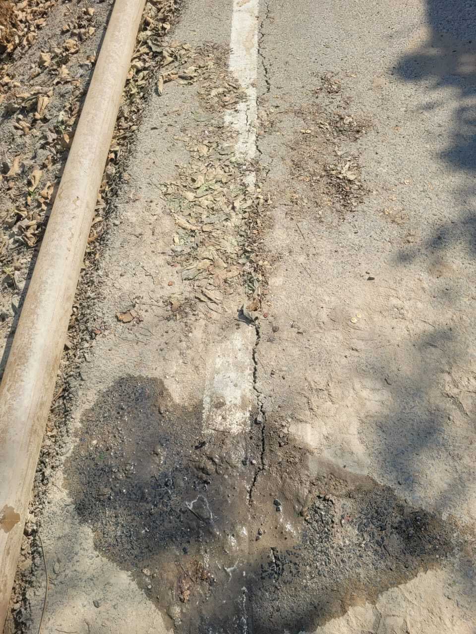 25 दिन में ही टूट गई करोड़ों की सड़क, महिनाथपुर पंचायत में भ्रष्टाचार की भेंट चढ़ा सड़क