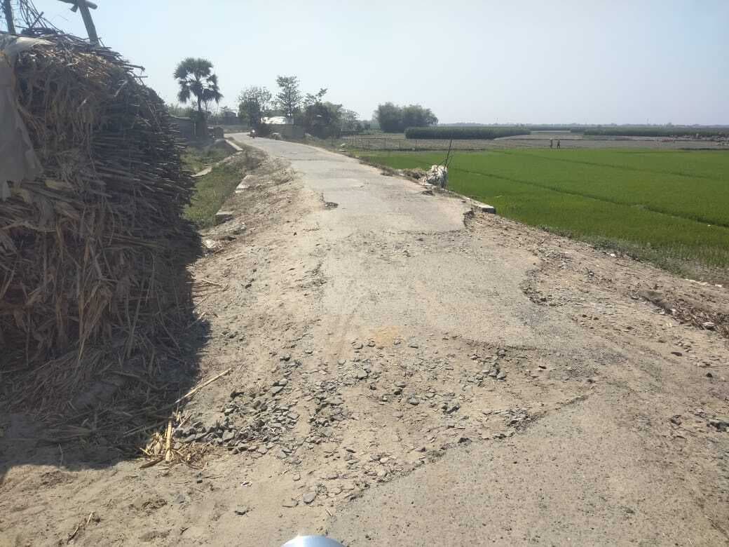 लेलहा चौक से हथिया दियारा जानेवाली सड़क जर्जर