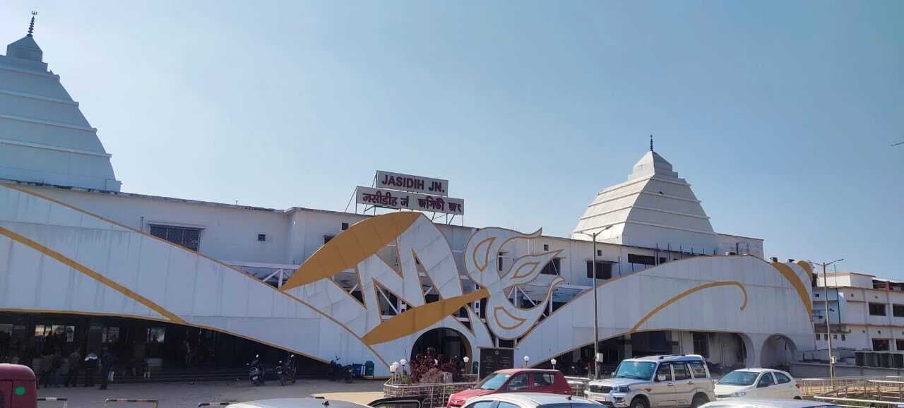 Deoghar news : रेलवे की ओर से सब-वे और रोड अंडर ब्रिज के लिए जोर-शोर से चल रहा काम