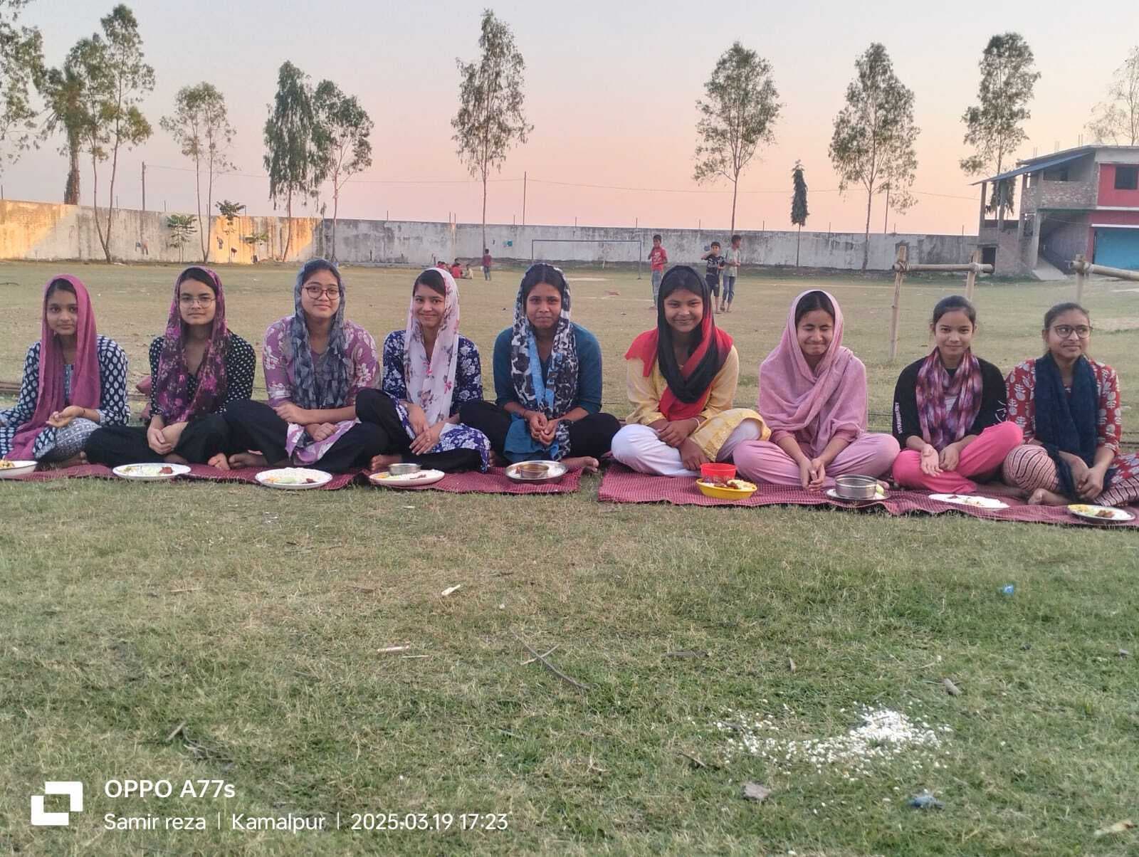 आवर आन स्कूल में दावत ए इफ्तार का आयोजन