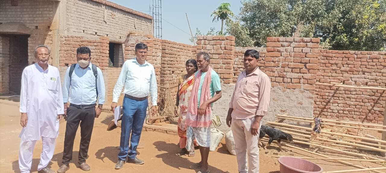 पीएम और अबुआ आवास योजना का लिया जायजा