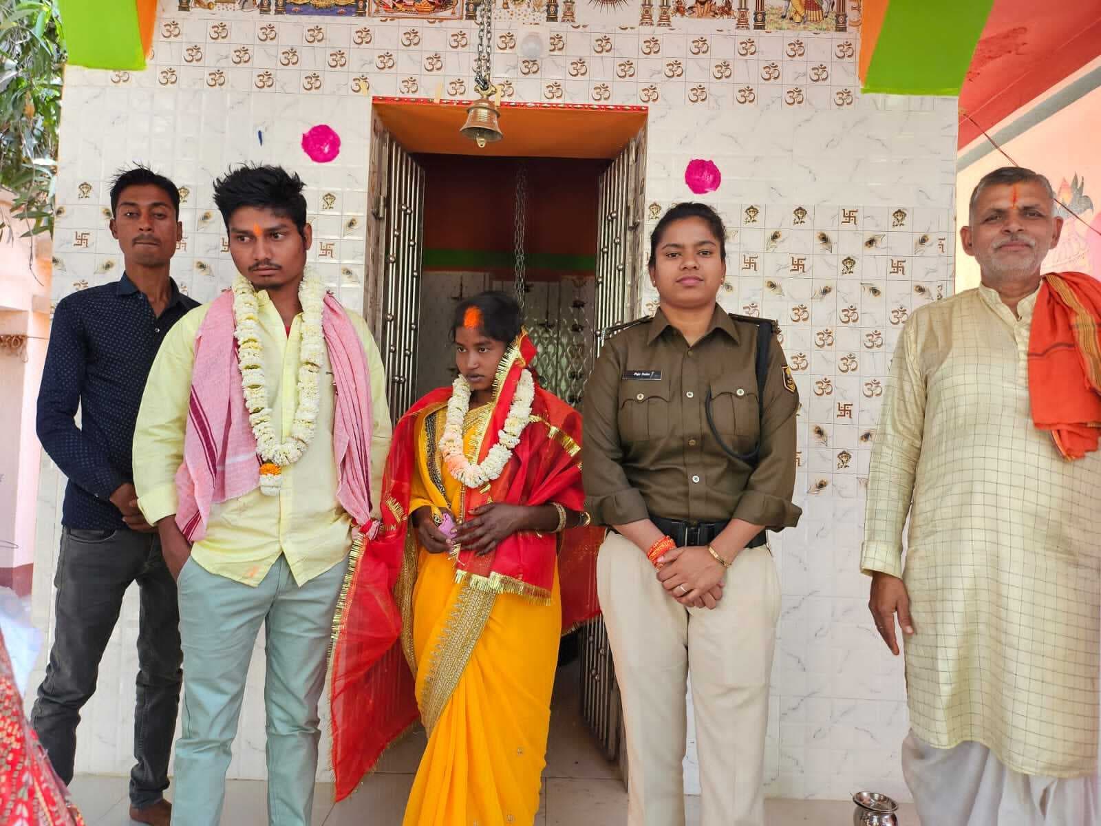 पुलिस ने प्रेमी-प्रेमिका की थाने में करायी शादी