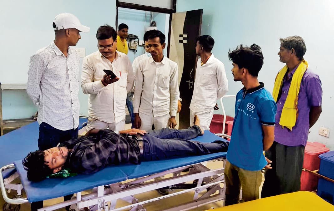 शौच कर घर लौट रहे युवक को बदमाशों ने मारी गोली, जख्मी