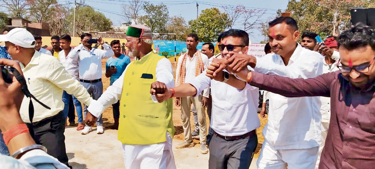 अधौरा में मना आदि आदरी आदिवासी महोत्सव