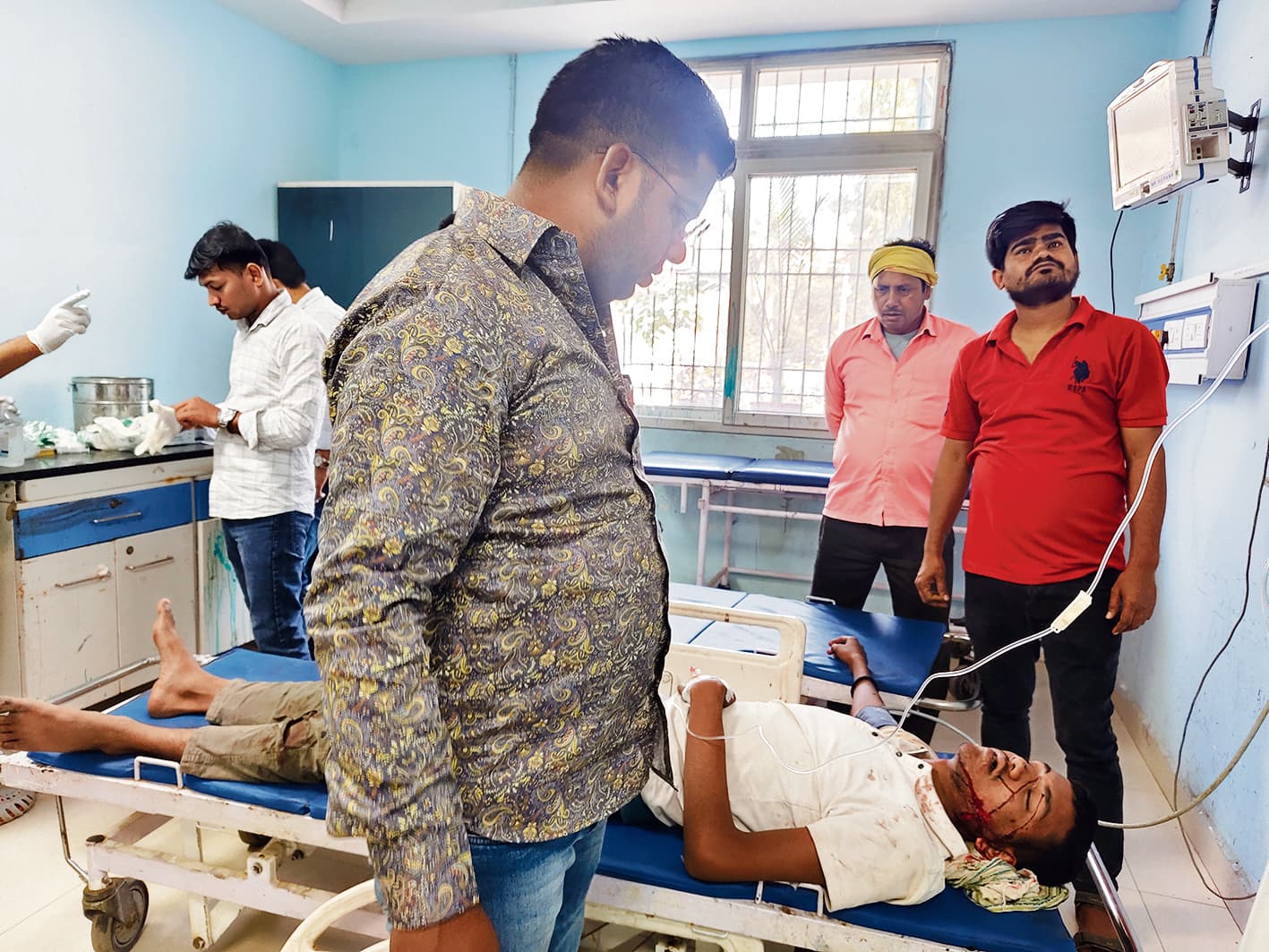 सड़क हादसे में बाइक सवार युवक जख्मी, रेफर