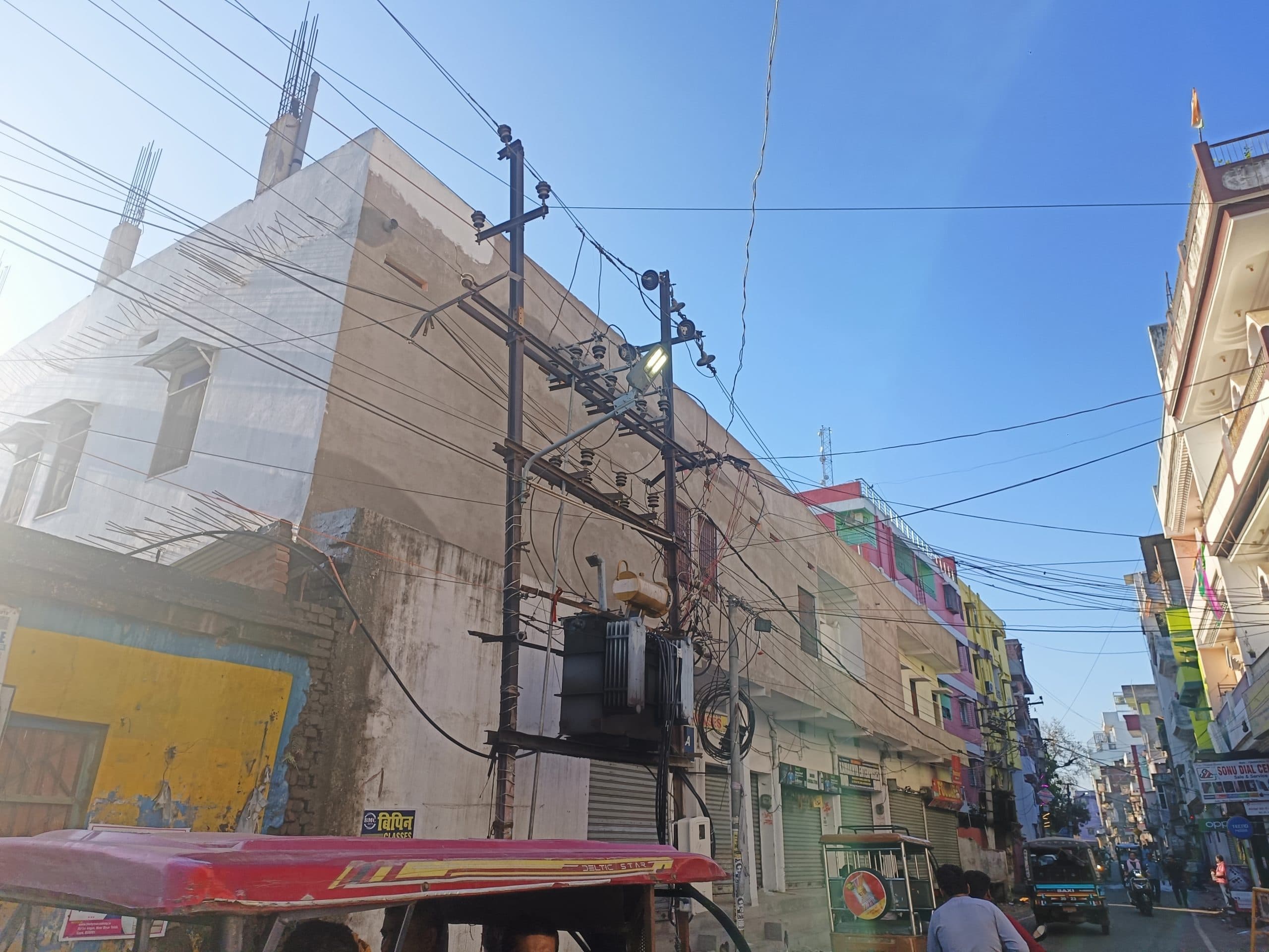 Gaya News : दिन में जल रहीं स्ट्रीट लाइटें, हर माह 45 लाख से अधिक की बिजली हो रही बर्बाद