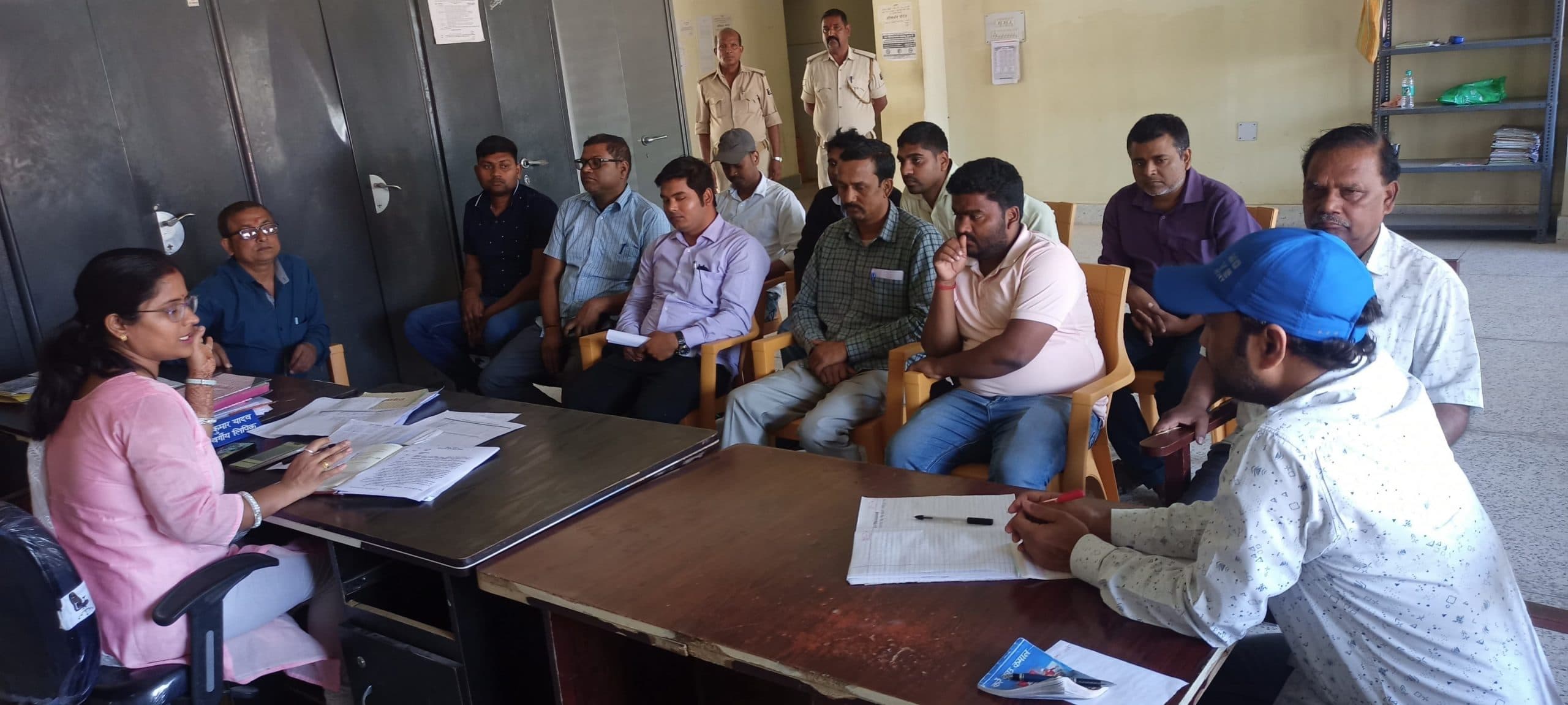 Madhubani News : सीओ ने बैठक कर कार्य में तेजी लाने का दिया आदेश