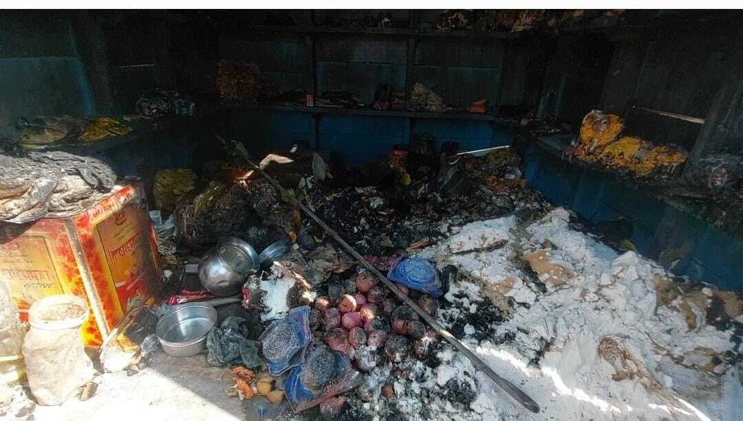 Madhubani News : आग लगने से दो दुकान सहित लाखों रुपये की क्षति