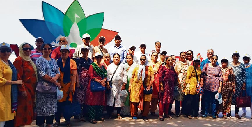 मुंबई से बक्सर पहुंचे 32 लोगों ने जाना राम से जुड़े स्थलों का ऐतिहासिक महत्व