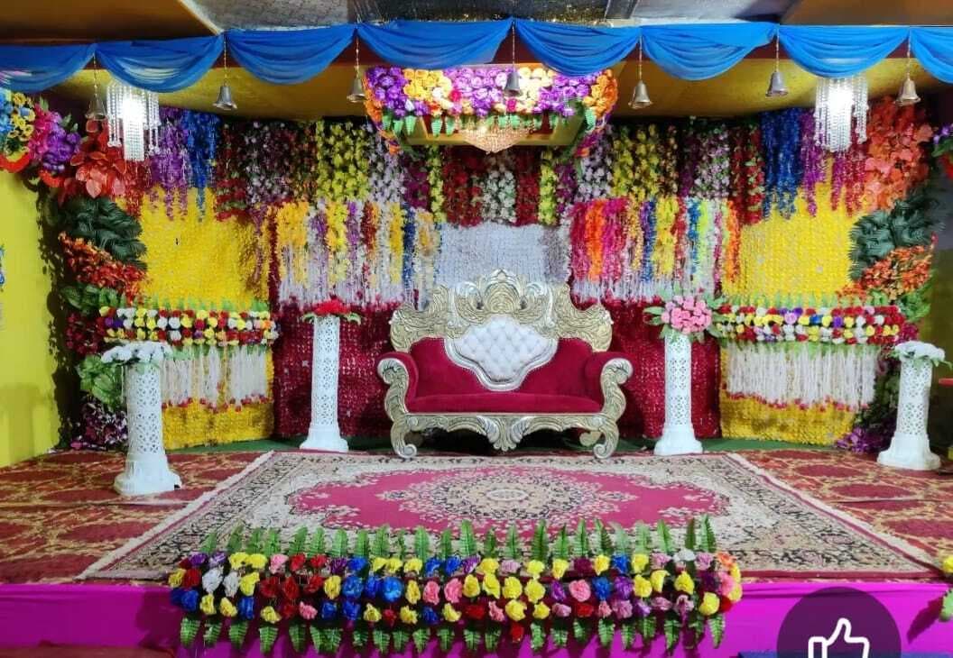 Madhubani News : बांस - बल्लाें से बने विवाह भवन में सुरक्षा की अनदेखी, राजस्व का नुकसान