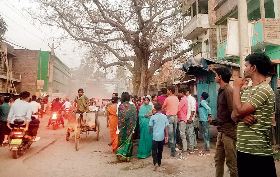 hajipur news. निजी क्लीनिक में बच्चे की मौत, आक्रोशित परिजनों ने डॉक्टर को पीटा