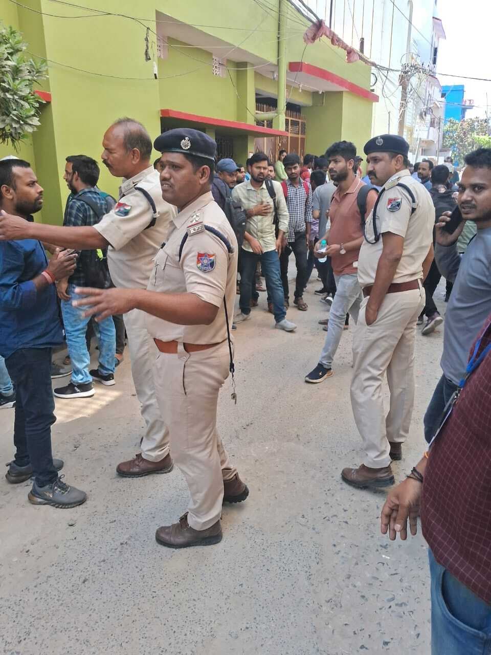 Samastipur News:सर्वर में गड़बड़ी के कारण दो पालियों में नहीं हुई रेलवे भर्ती बोर्ड की परीक्षा