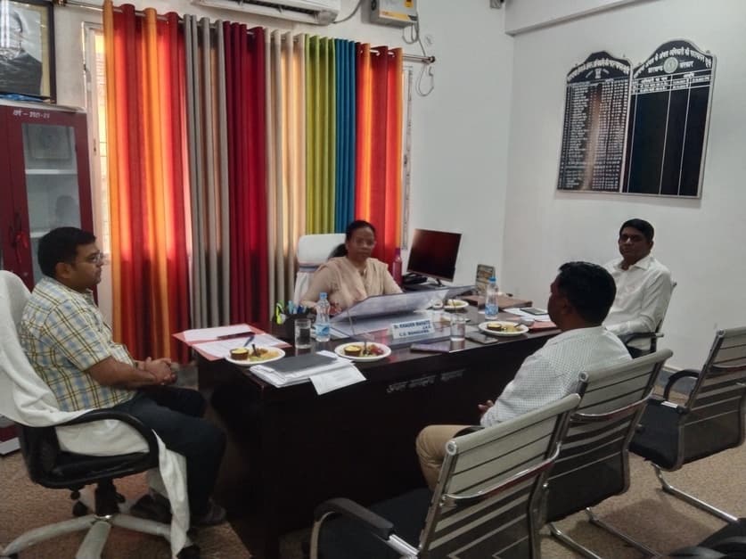 एडीसी ने की विकास योजनाओं की समीक्षा, दिये आवश्यक निर्देश