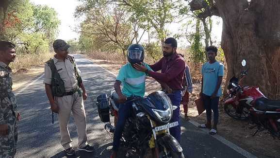 वाहनों की हुई जांच, दी गयी कड़ी हिदायत