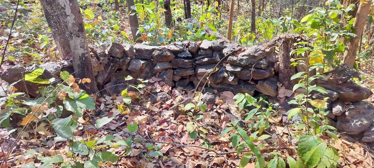 Chaibasa News : सारंडा में भारी मात्रा में विस्फोटक बरामद, 20 किलो का आइइडी मिला