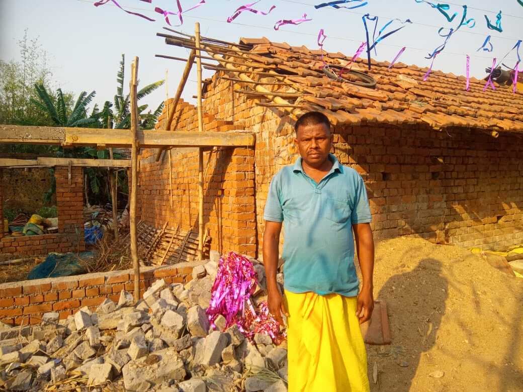 East Singhbhum News : धातकीडीह में आंधी से तीन घरों के छप्पर उड़े, प्रभावित परिवार परेशान