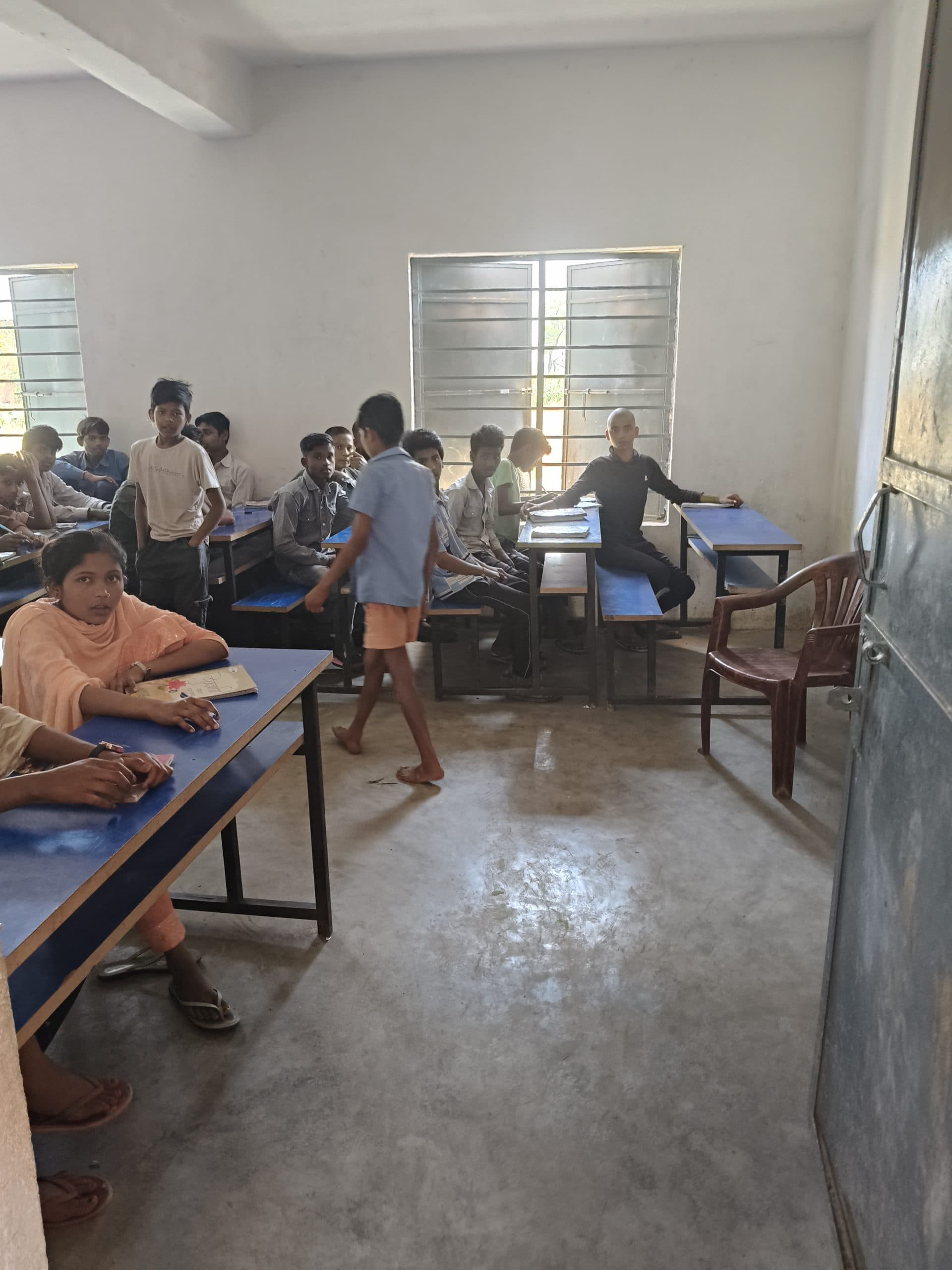 Bhagalpur news आधा घंटा देर से बांटा गया प्रश्नपत्र