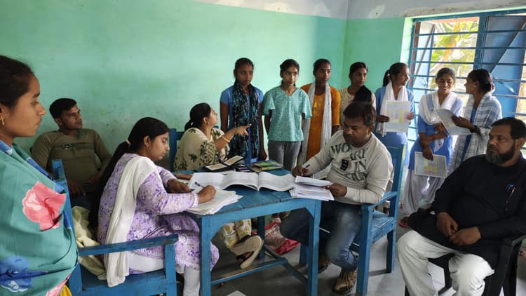 नौंवी से 12वीं तक के छात्र-छात्राओं की हुई स्वास्थ्य जांच