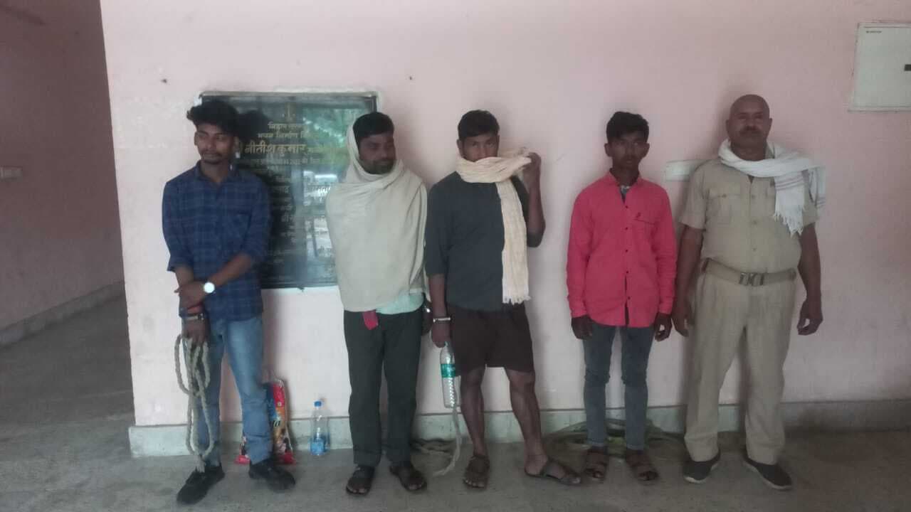 शराब के साथ चार तस्कर गिरफ्तार