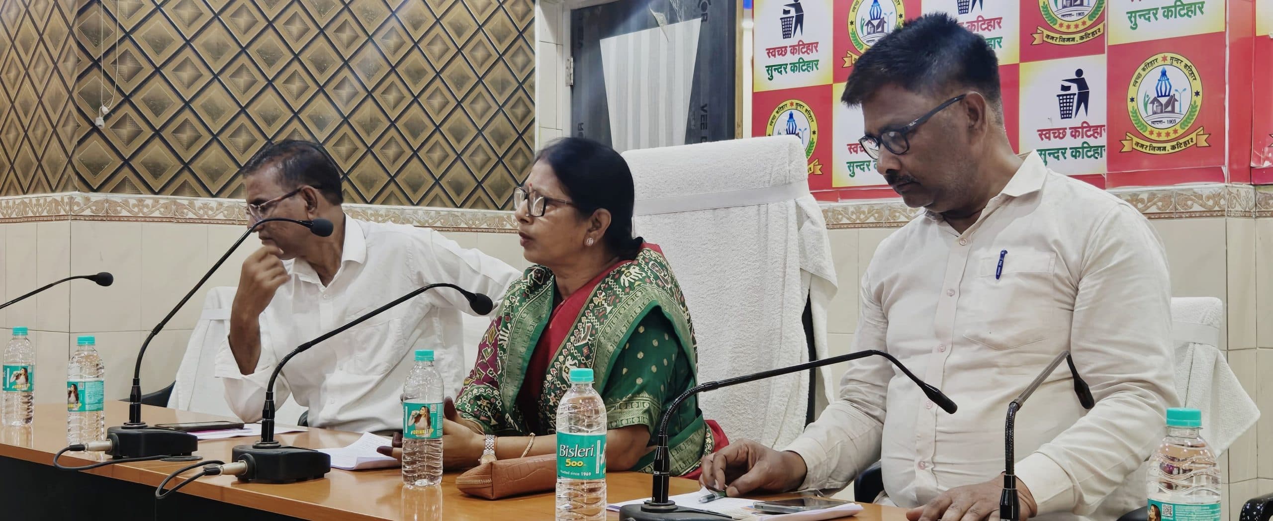 लम्बित कार्यों को शीघ्र पूरा करने का मेयर ने दिया निर्देश