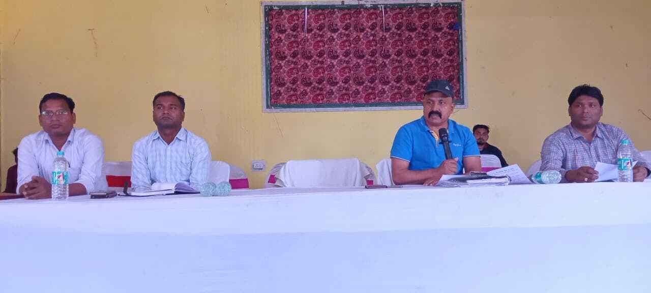 ज्यादा से ज्यादा ने वोटरों को जोड़ने का रखें लक्ष्य: एसडीएम