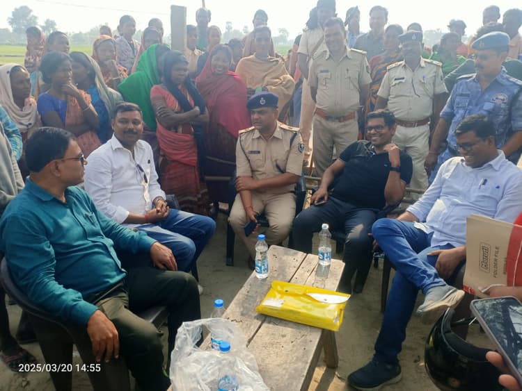 कोर्ट के निर्देश पर जबरन जमीन कब्जा कर रखे दखलकारो से मुक्त कराने पहुंचे पुलिस प्रशासन