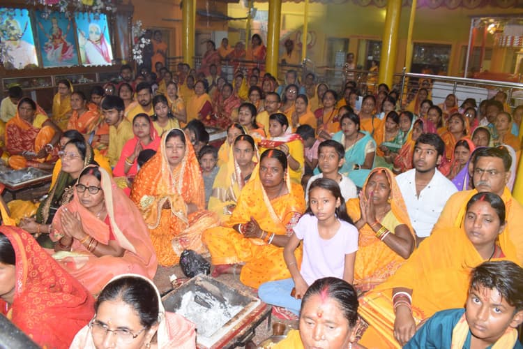 Dhanbad News : बुराई त्यागने के संकल्प के साथ गायत्री महायज्ञ का समापन