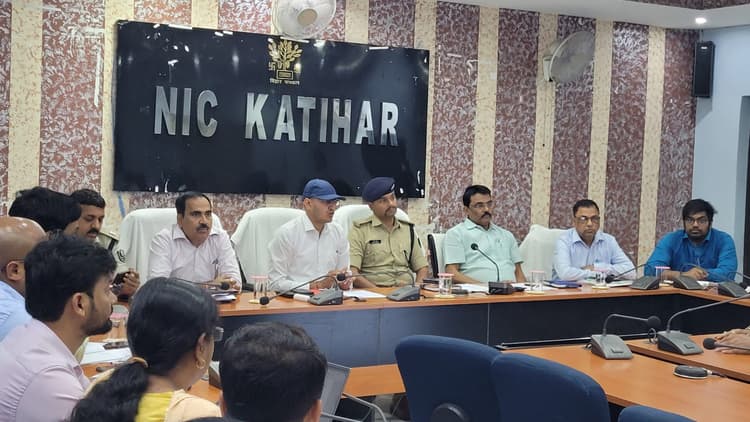 कटिहार महोत्सव: आज राजेन्द्र स्टेडियम में मैथिली ठाकुर बांधेंगी समां