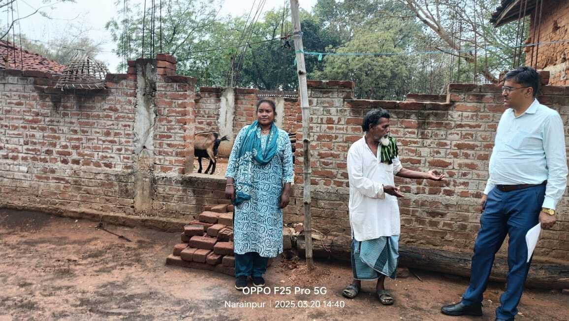 बीडीओ ने अबुआ आवास योजना का किया भौतिक निरीक्षण