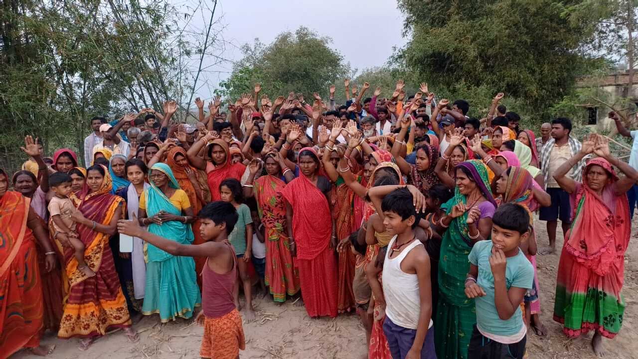 गुरुमेला झौवाकोल बांध सड़क निर्माण में हटाने पर विस्थापितों का विरोध