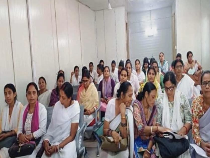 चिकित्सा पदाधिकारी ने एएनएम के साथ की बैठक