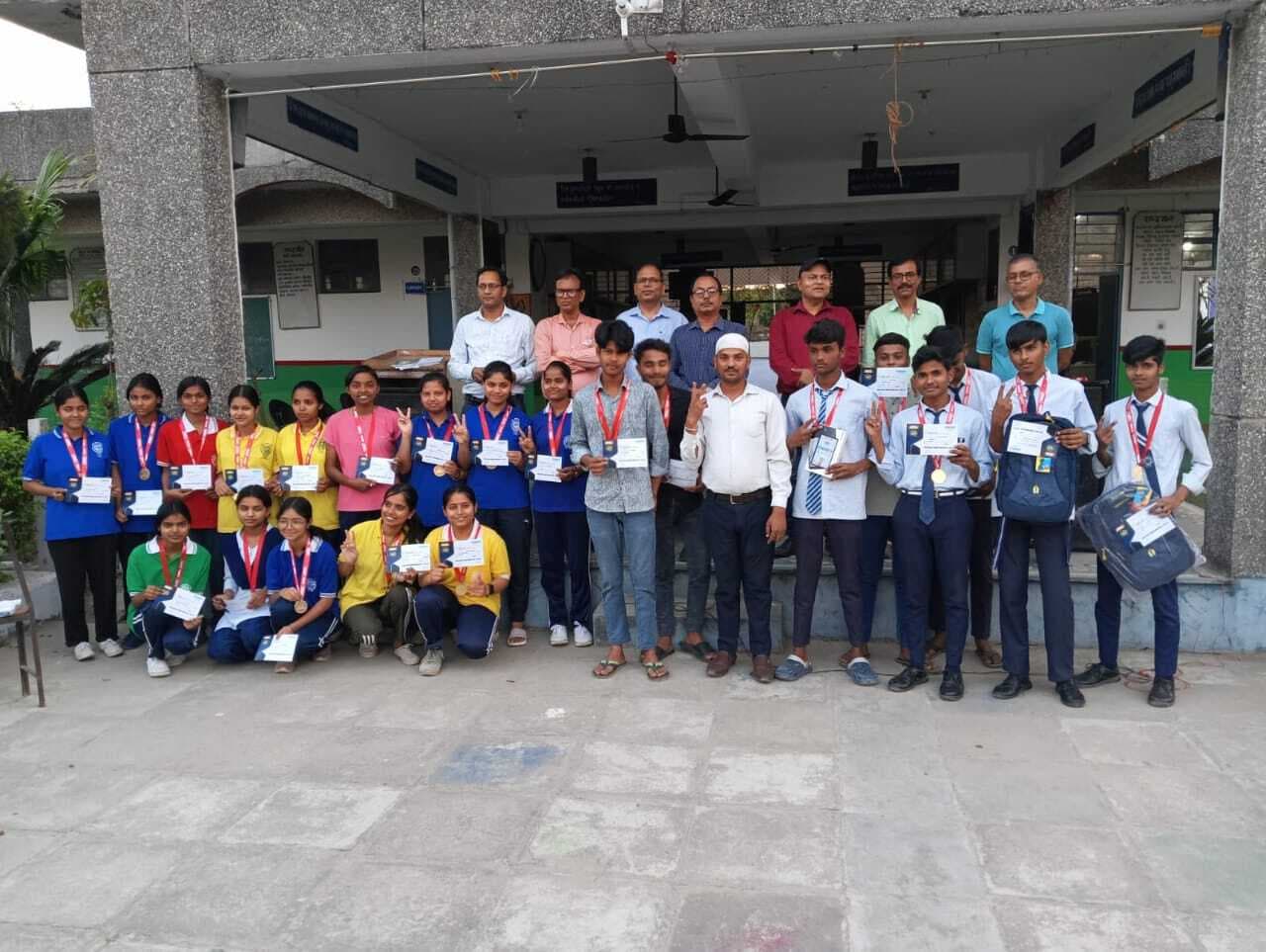 पीएम श्री स्कूल जवाहर नवोदय विद्यालय के छात्रों को जीटीएस ई गोल टैलेंट सर्च परीक्षा में प्राप्तांक के आधार हुआ सम्मानित