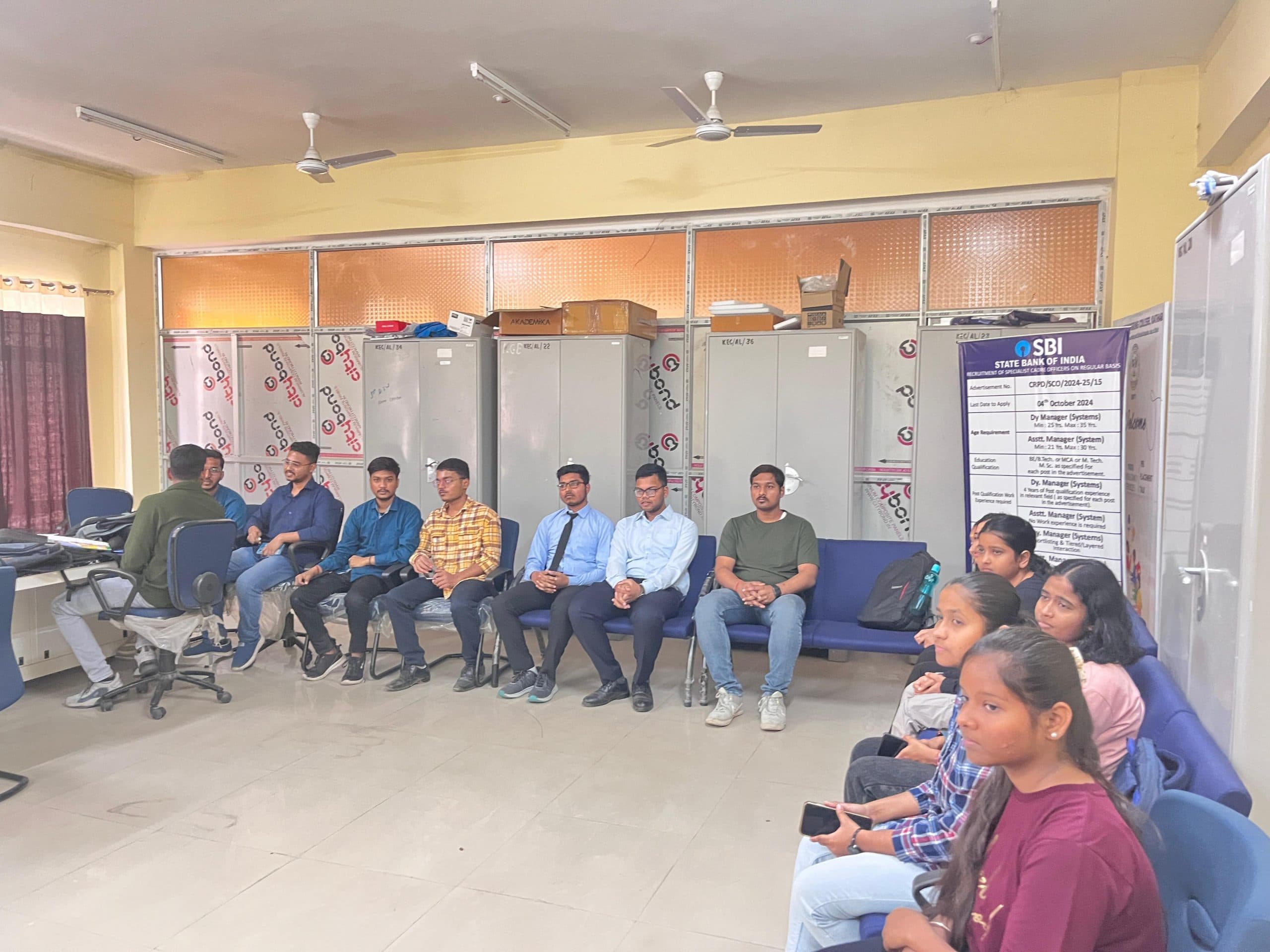 अंतराष्ट्रीय खुशी दिवस पर केइसी में अंग्रेजी एक्सटेम्पोर प्रतियोगिता का आयोजन