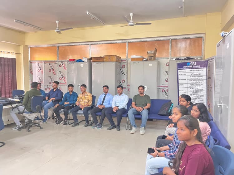 अंतराष्ट्रीय खुशी दिवस पर केइसी में अंग्रेजी एक्सटेम्पोर प्रतियोगिता का आयोजन