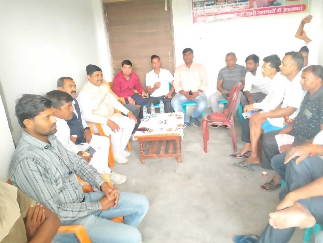 गोलीबारी की घटना से पीड़ित परिवार से की मुलाकात