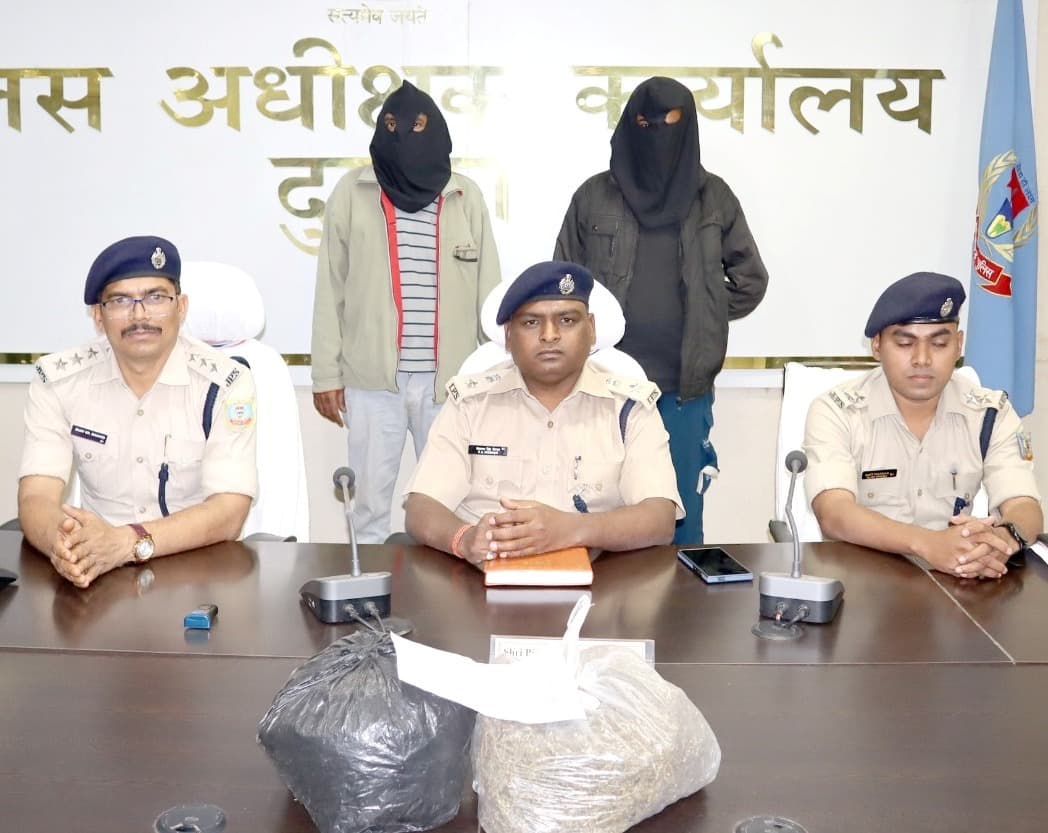 किराना दुकान से डेढ़ किलो गांजा जब्त, पिता-पुत्र गिरफ्तार