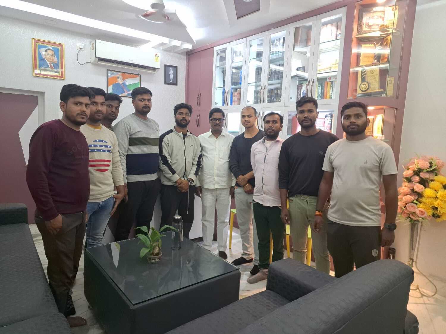 नप अध्यक्ष से मिले अभ्यर्थी सुनायी अपनी व्यथा, दिया आवश्वासन