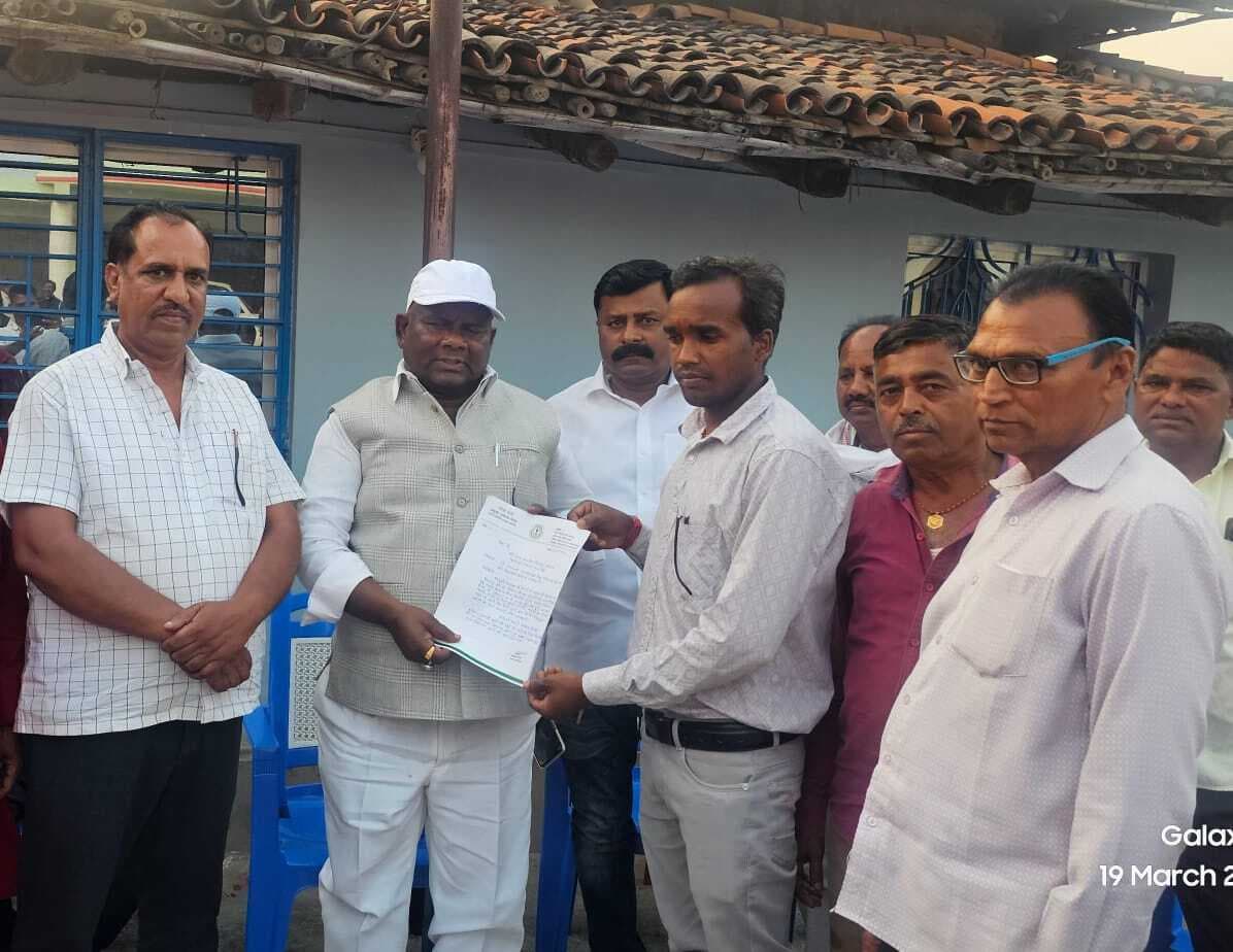 :हाइ स्कूल निर्माण की मांग, विधायक को आवेदन