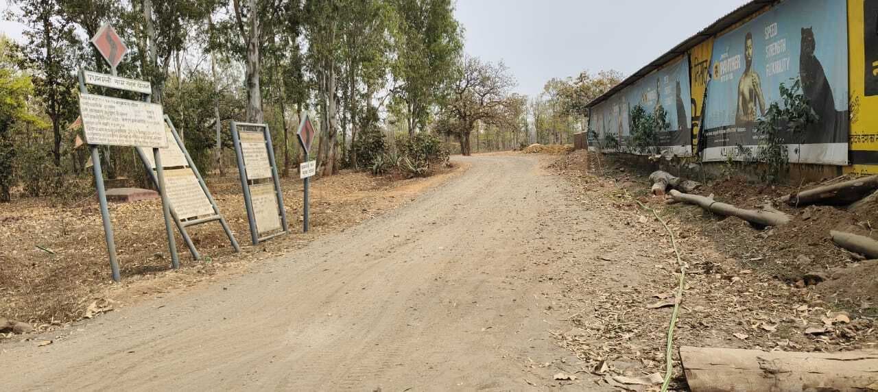 सड़क मरम्मत का कार्य बंद, ग्रामीण परेशान