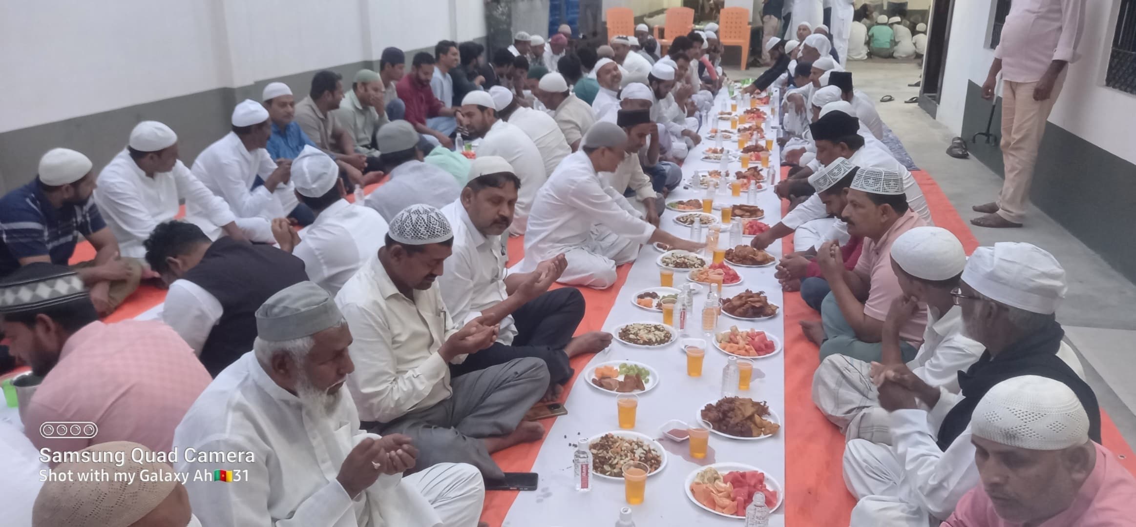 कोरमथू गांव में दावत -ए-इफ्तार का आयोजन