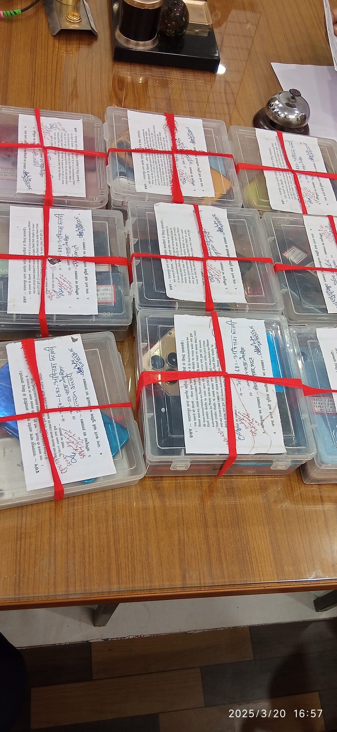 बांसपहाड़ी से सात साइबर ठग गिरफ्तार, आरोपितों के पास से सात आइफोन जब्त