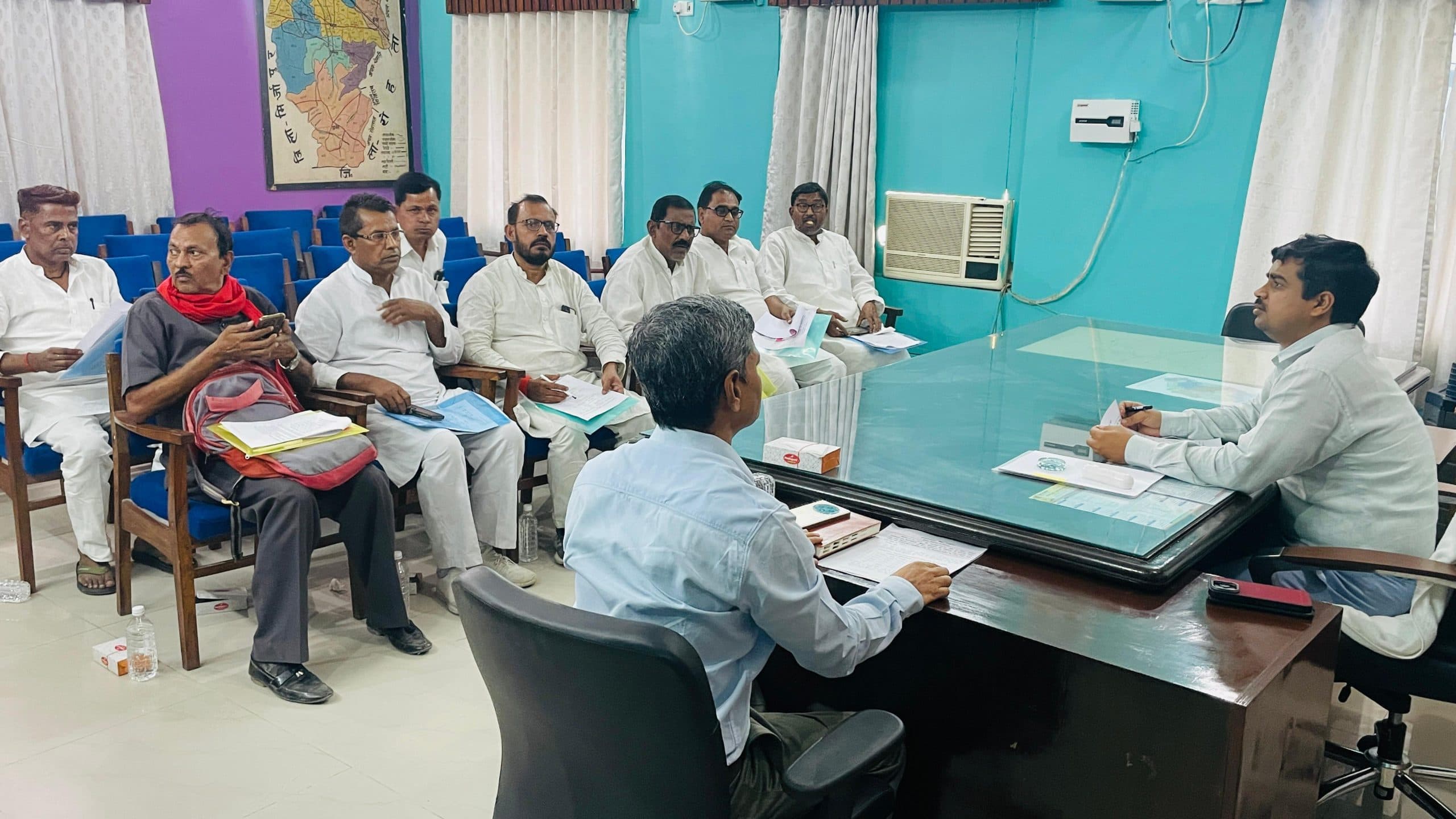 मतदाता सूची में नाम दर्ज कराने में राजनीतिक दलों के प्रतिनिधि करें सहयोग : डीएम