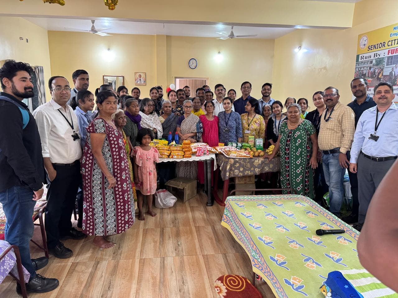 Jamshedpur news. टाटा स्टील के एलडी 3 टीएससीआर विभाग ने गांव जाकर पहुंचायी मदद