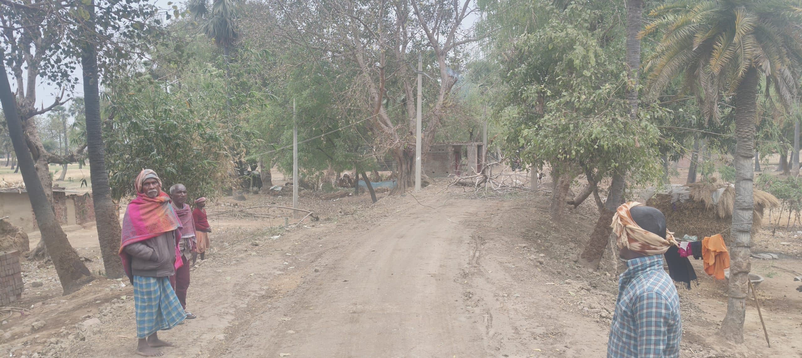 11 हजार बिजली का तार गिरने से गांव में मची अफरा-तफरी